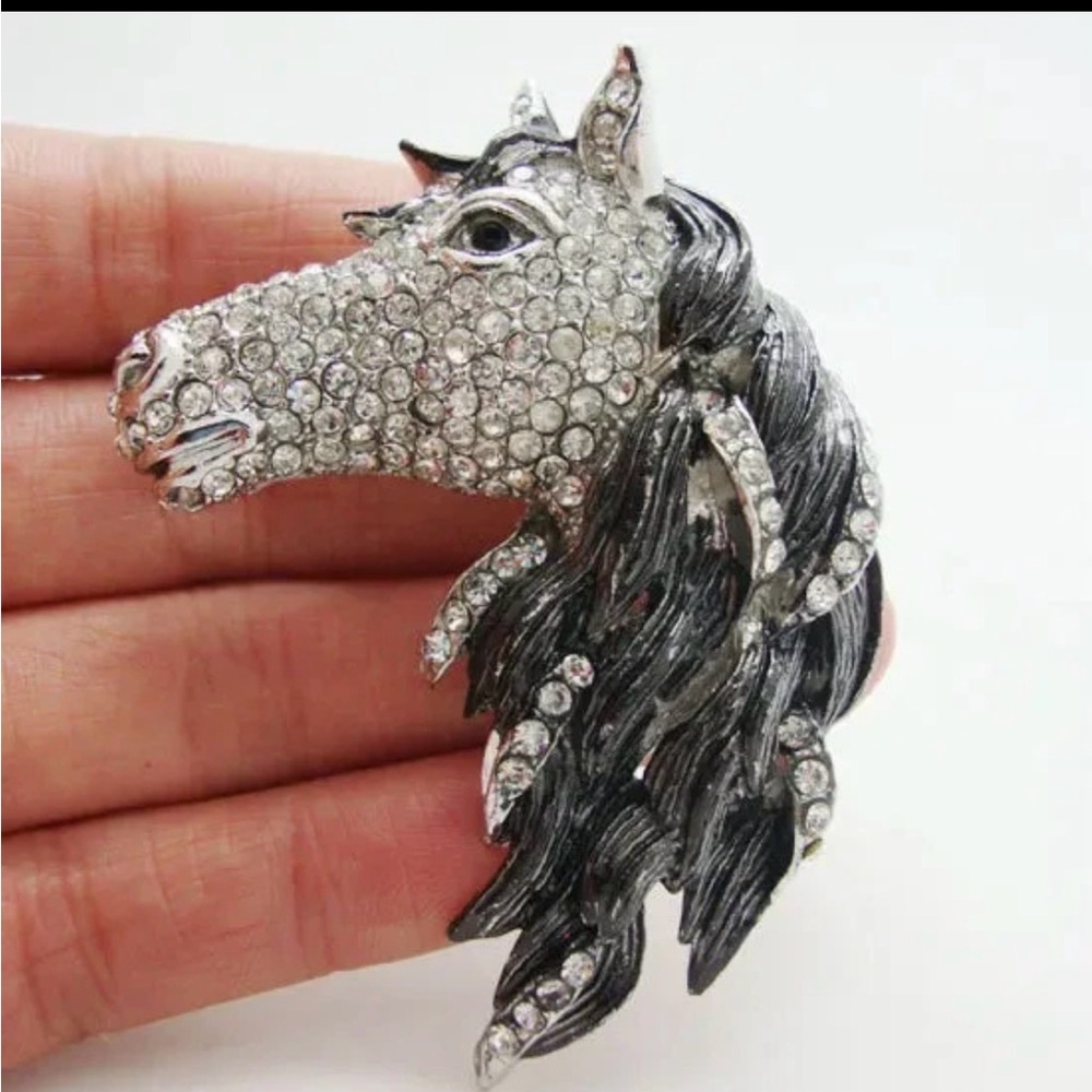 Sparkling Horse Head Brooch Metal Base